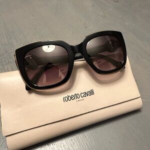 Roberto Cavalli sunglasses✨